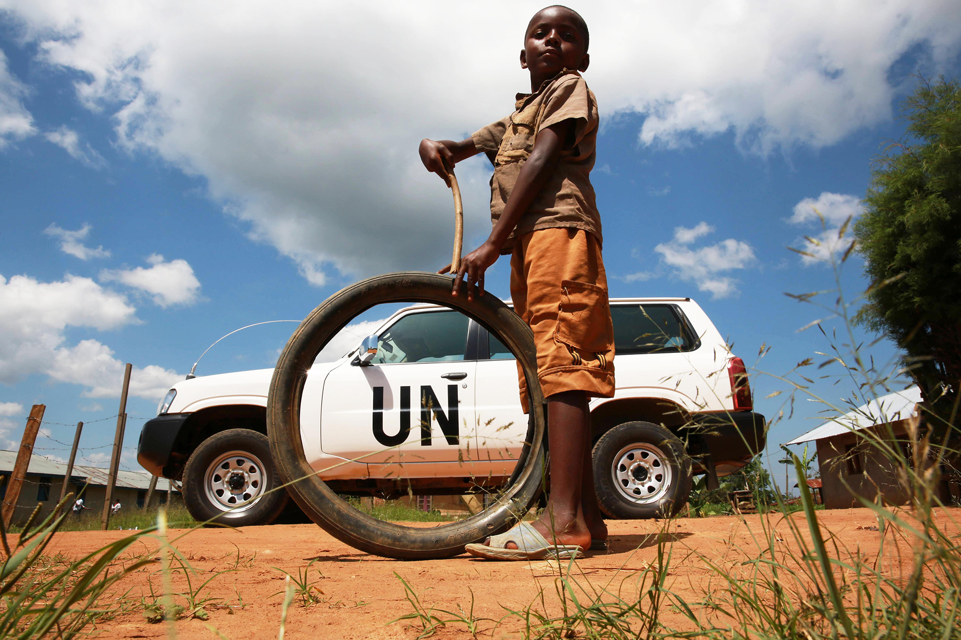 A child plays near a UN vehicle in Beni
