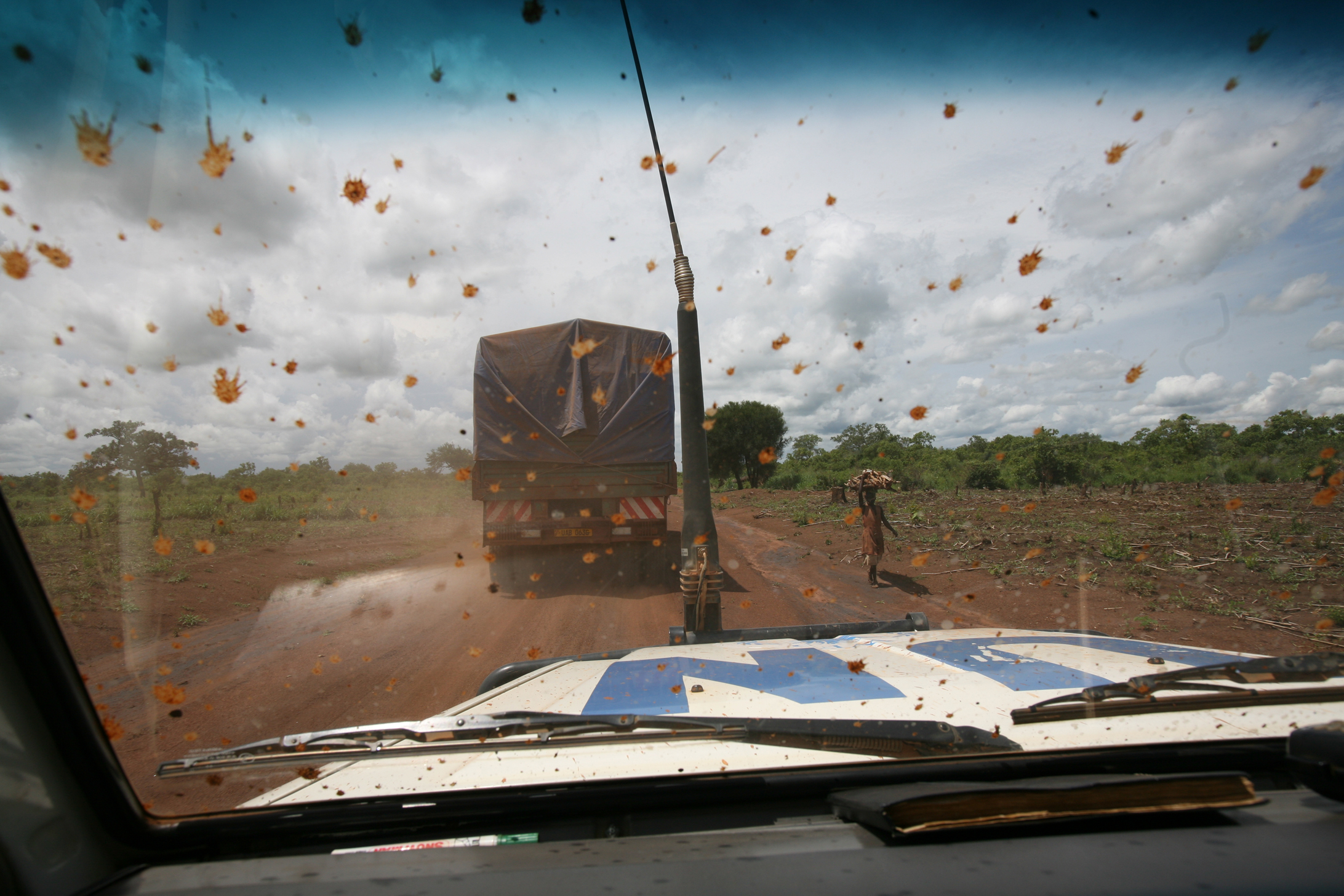 WFP convoy carrying food to Oromi IDP camp in Kitgum District, northern Uganda, 18 May 2007. WFP currently provides assistance to over two million internally displaced people in northern Uganda of whom 80 percent are women and children.