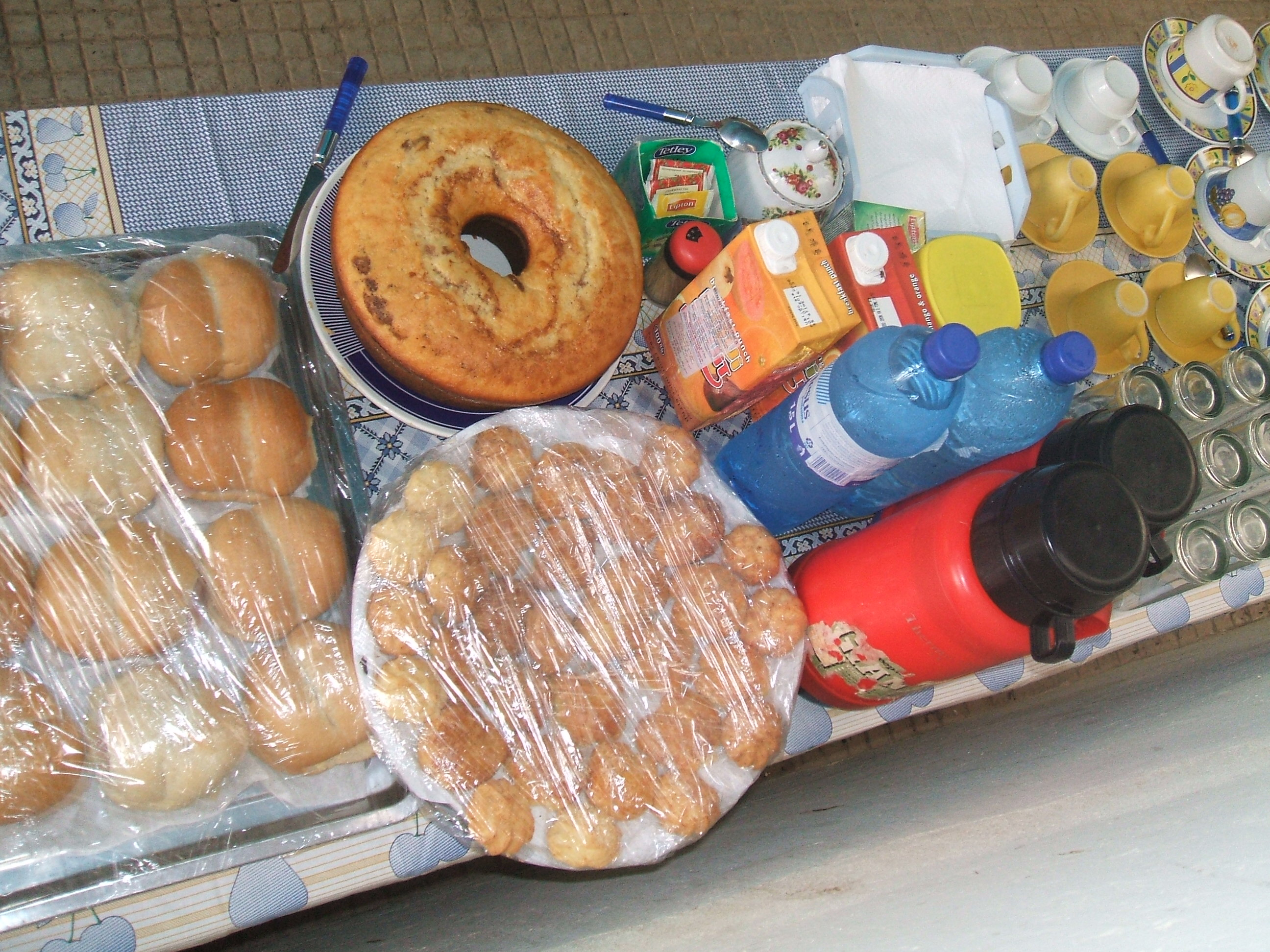 Domingas dos Santos, an HIV+ woman in Angola, started a catering service with other HIV positive women. Clients include UN agencies and NGOs.