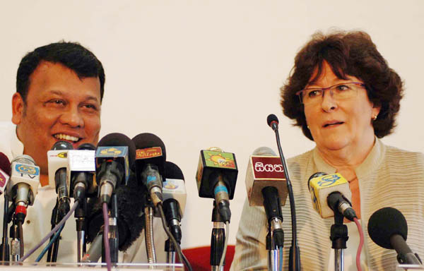 UN High Commissioner for Human Rights Louise Arbour addresses a joint press conference in Colombo with Sri Lankan Minister for Human Rights and Disaster Management Mahinda Samarasinghe on 13 October 2007.