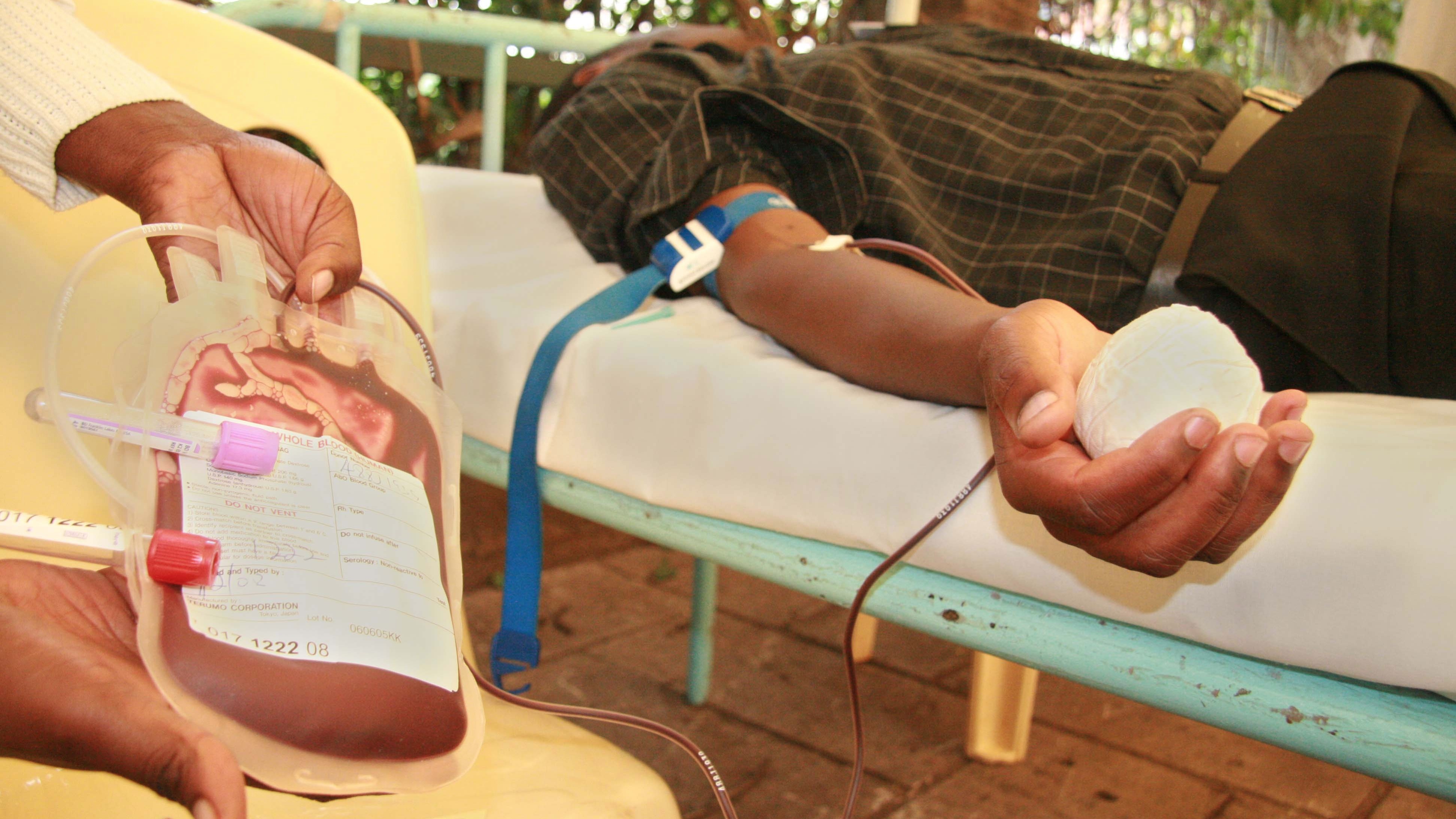 Kenyans donate blood at the Nairobi bomb blast memorial area, Kenya. February 2008. The blood drive was organized by the Kenya Red Cross Society.