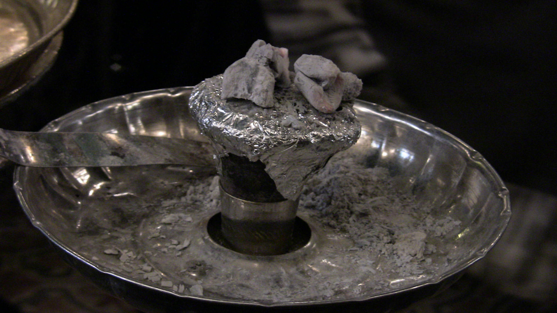 Water pipe smoking and the sharing of the pipe with someone with pulmonary TB can lead to a risk of TB transmission.