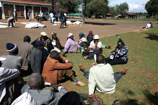 IRIN reporters, Jane Some and Keishemaza Rukikaire interview IDPs at Burnt Forest camp in Kenya April 2008.