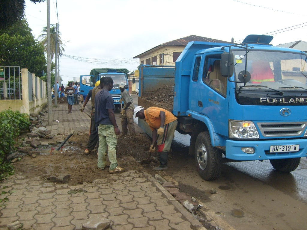 West African day labourers for a Chinese public works company.
