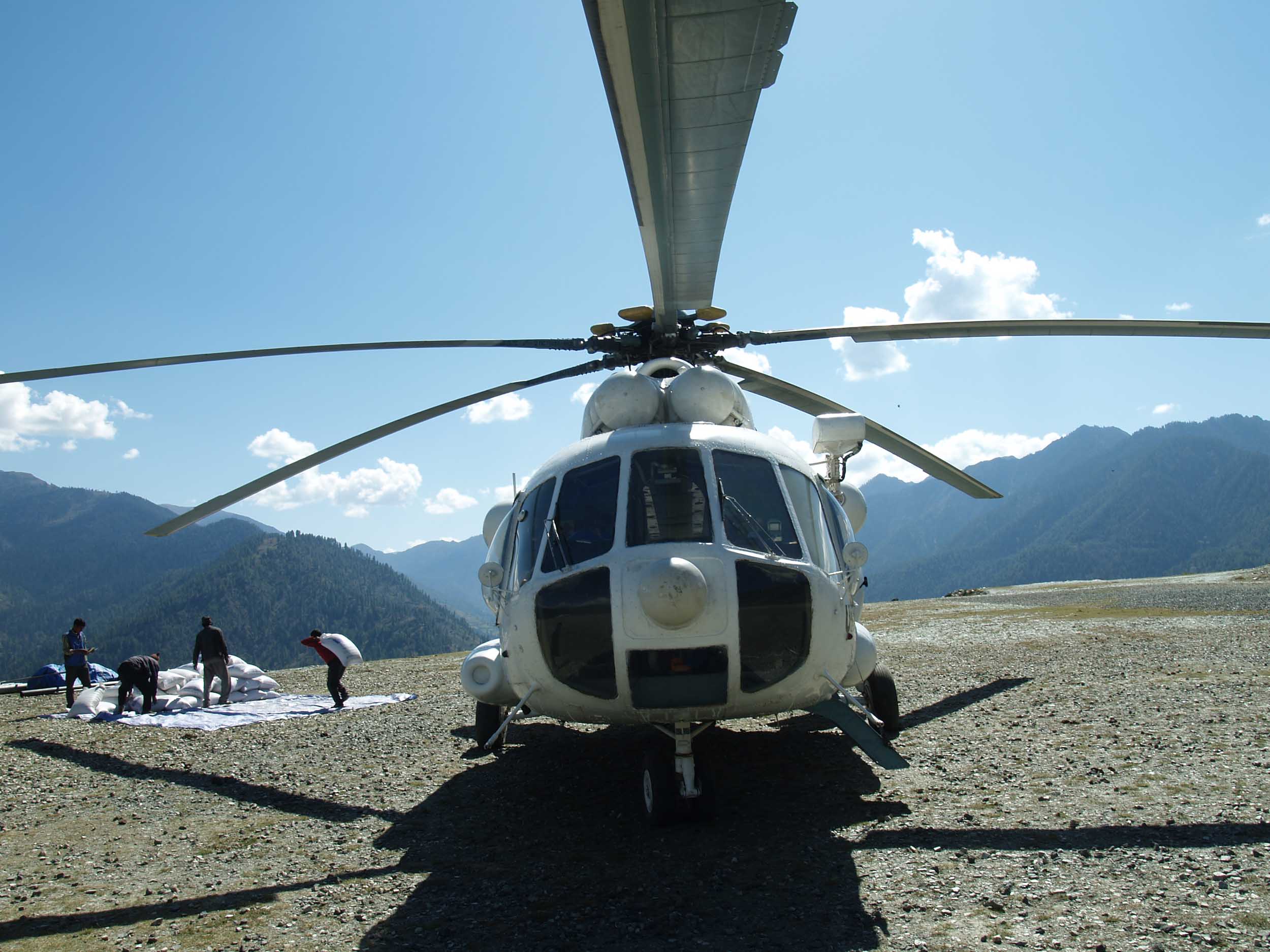 A WFP helicopter delivers food in Pina for households who have worked on one of the 12 “food for assets” projects in the area supported by WFP, The Mountain Institute (TMI) and local NGO the Dolpa Institute