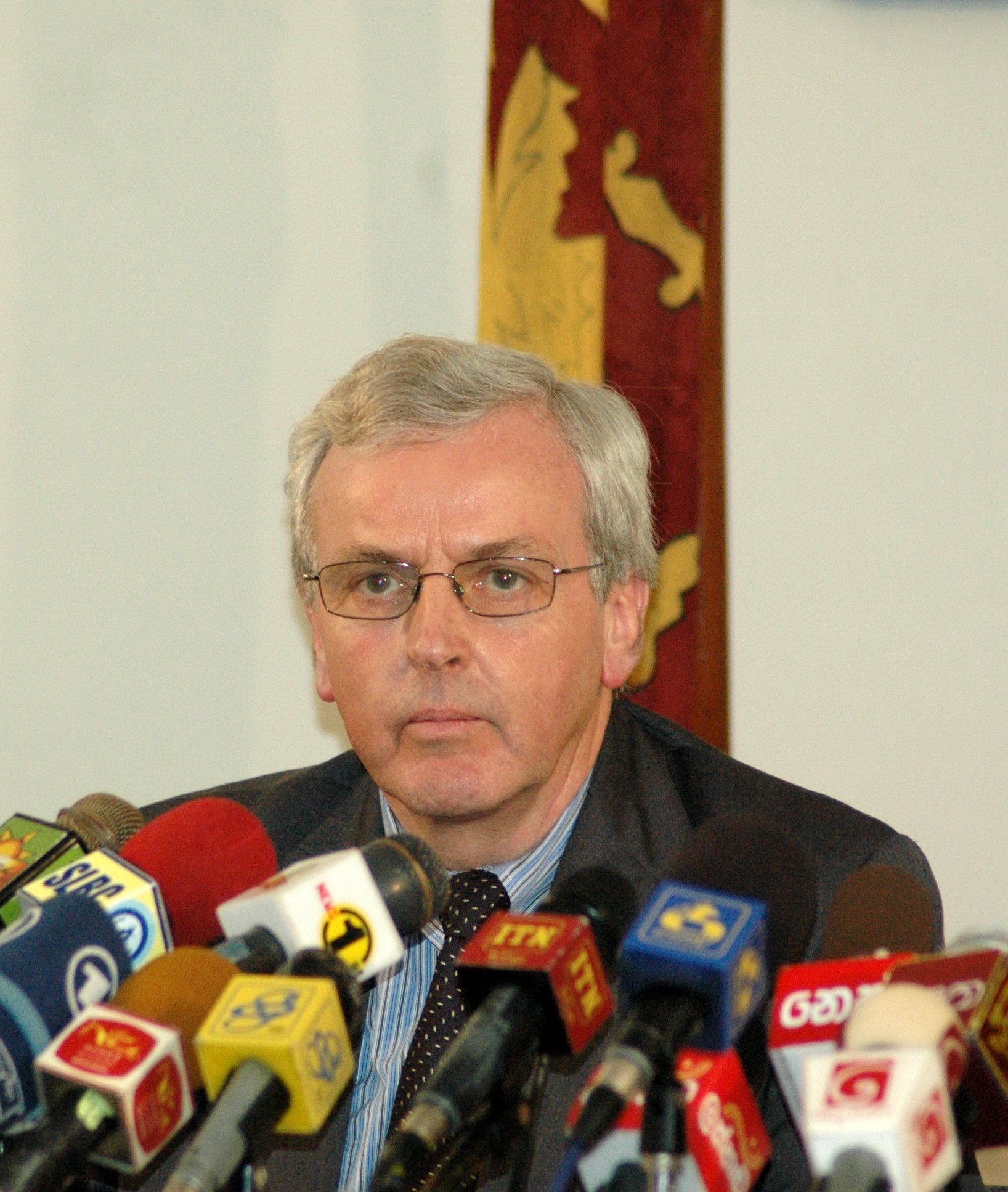 UN Humanitarian Chief John Holmes urged combatants to ensure the safety of civilians trapped inside the combat zone at the end of a three day visit to Sri Lanka