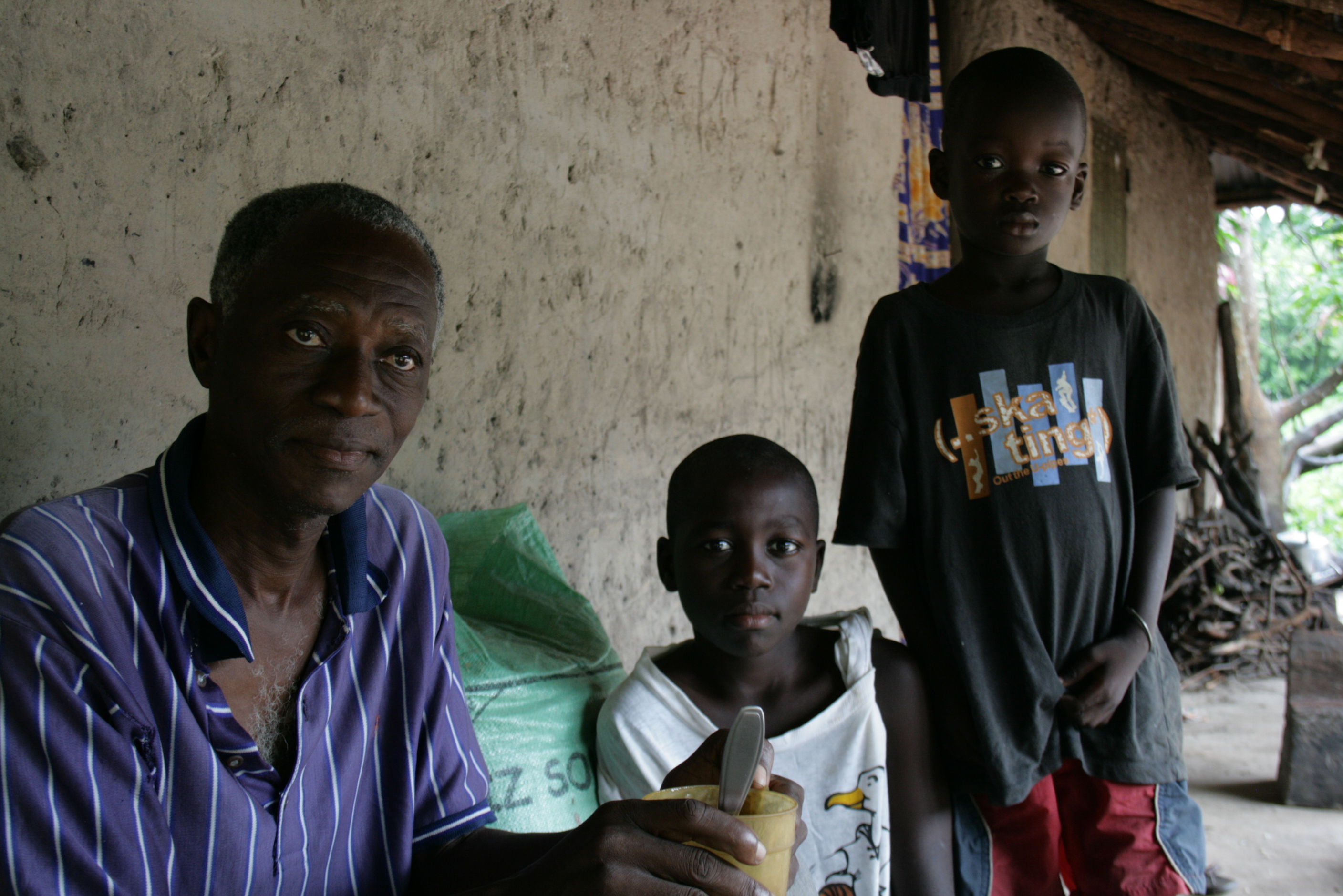 A family in Kaguit in Senegal's Casamance region. Having fled fighting in the area in 1997 the family is working to return to their home in Kaguit for good. September 2009