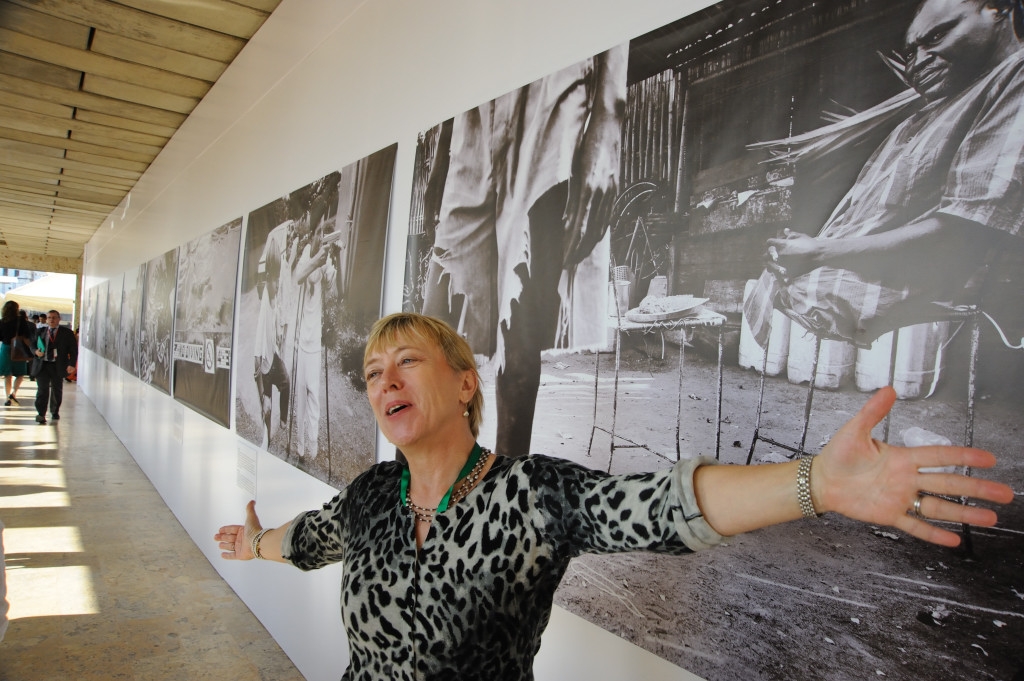 Jody Williams at the Cartagena Summit on Mine Free World - Dec. 2009