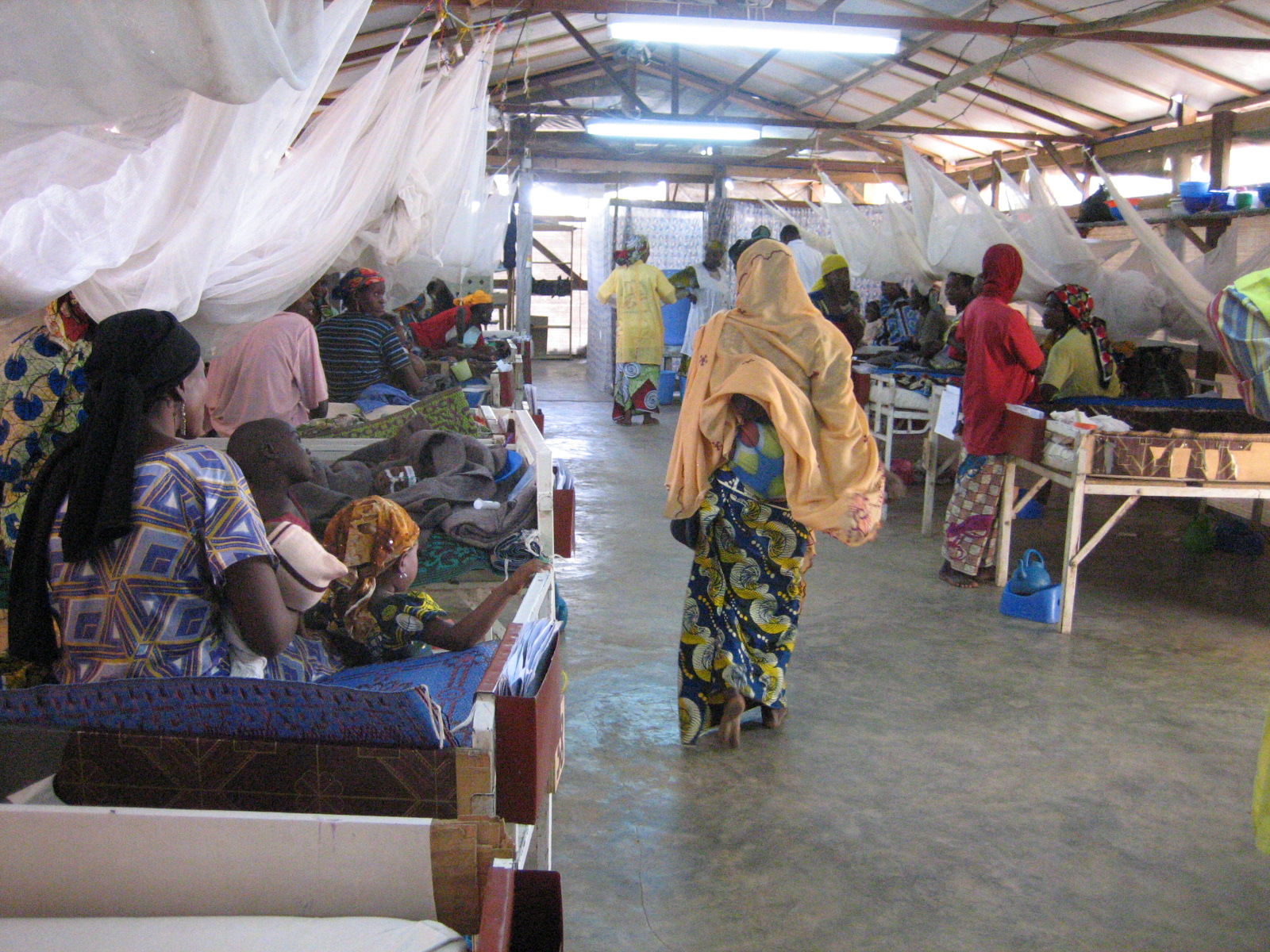 Women and children at MSF’s nutrition therapeutic centre in Magaria, southern Niger