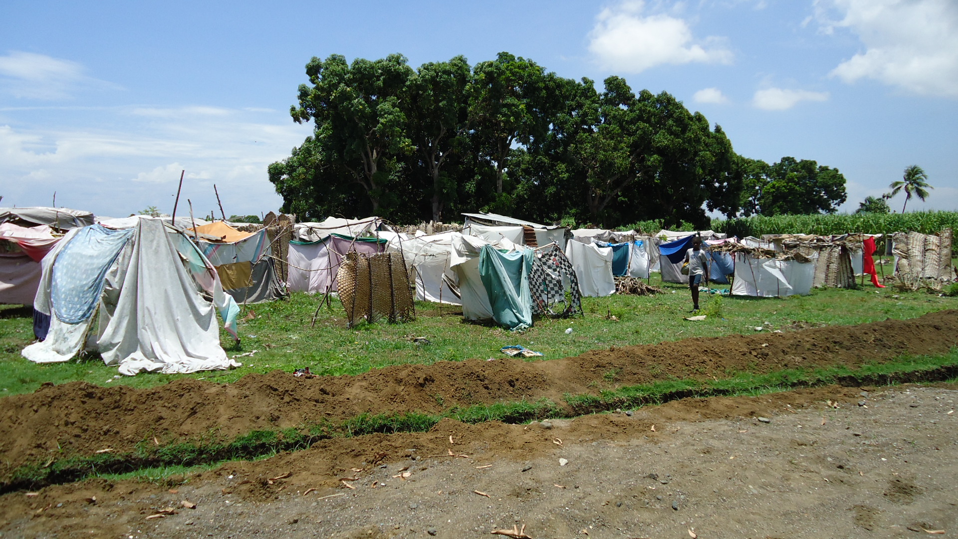 'Habitation Augustin' camp for displaced families in Léogane, Haiti, just before a tarpaulin distribution organised by ACTED on 21 May 2010