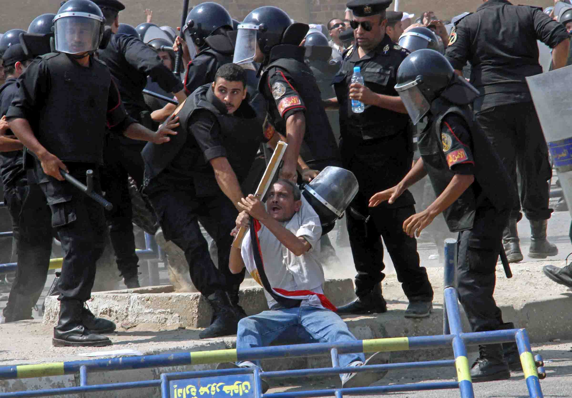 Policemen suppress opposition demonstrators in Cairo