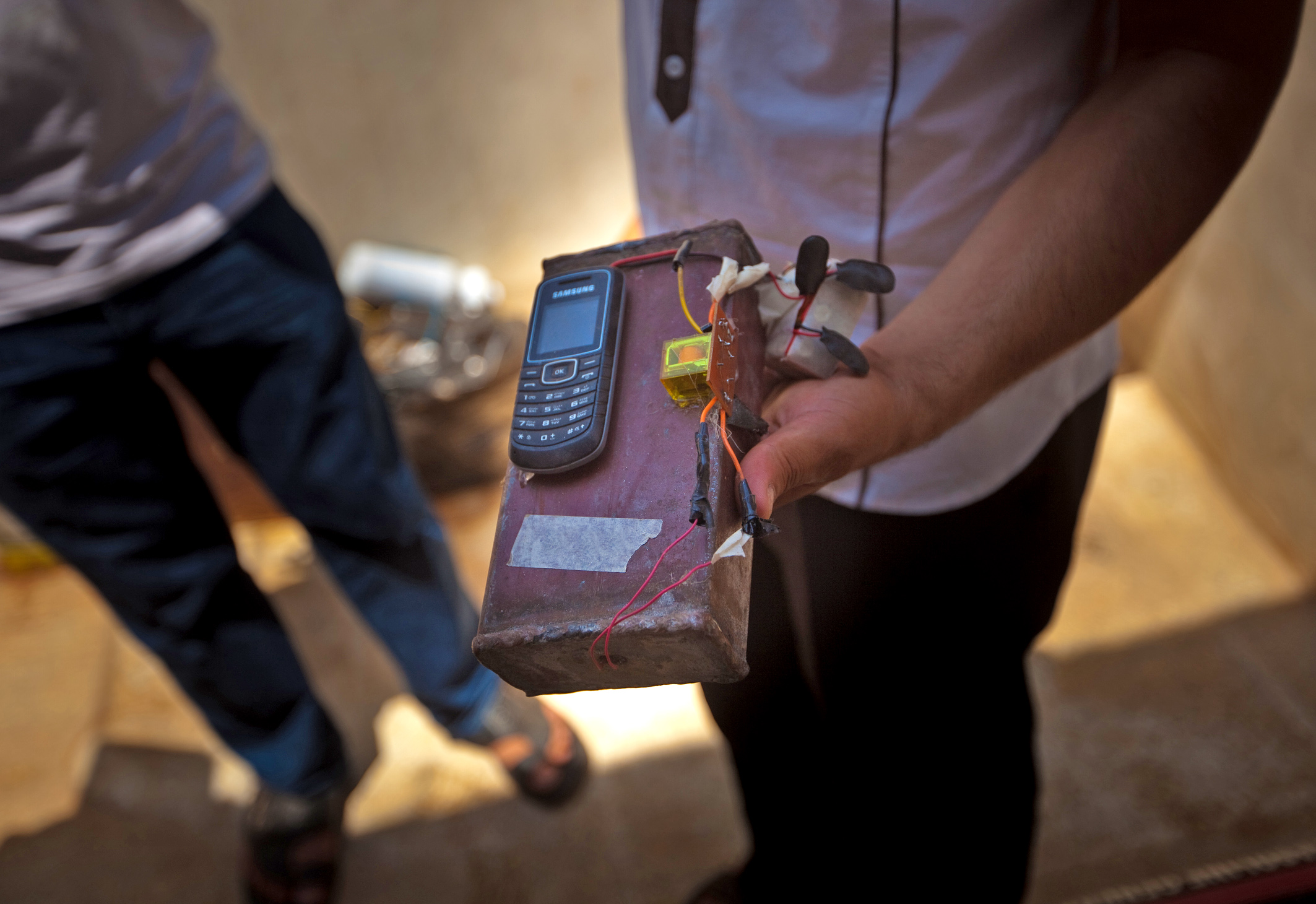 Home made explosive at a FSA lab, Syria