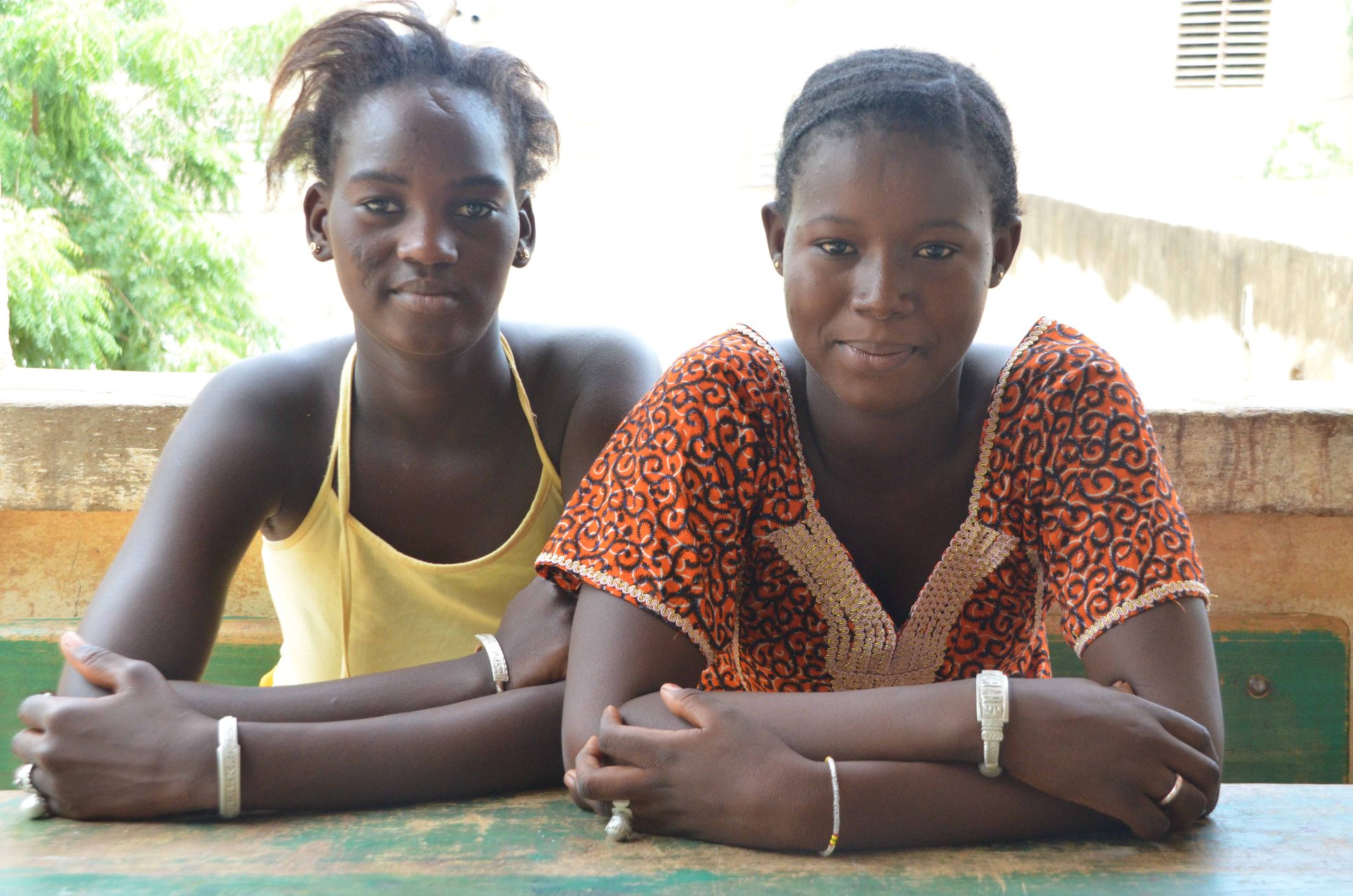 Fatoumata Adiaoykoy and Aïssa Konaré have both come from Niafunke in the north to Mopti where UNICEF is helping provide them with catch-up classes for the school they missed. During the day the students follow classes. In the evening they sleep on thin