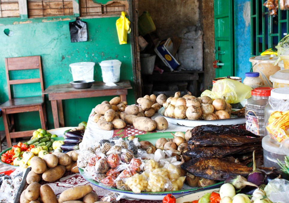 Food items at a shop in the Nassouroulaye I neighbourhood of Conakry, Guinea. Sept 2012