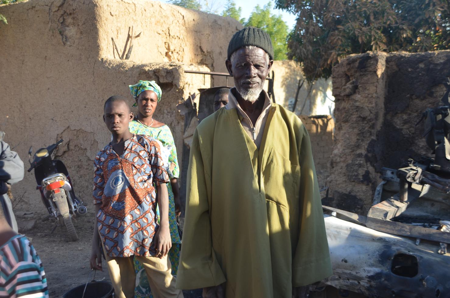 Residents of Diabaly who have returned following the end of fighting between Islamist groups and French troops on 21 January 2013