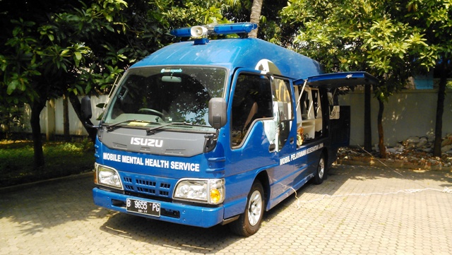 Since July 2013, two blue buses emblazoned with the sign Mobile Mental Health Service now ply the streets of the capital Jakarta three days a week. Access to mental health services remains a key challenge in Indonesia