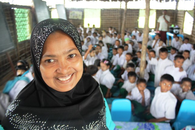 A Rohingya teacher at a UNICEF temporary learning space in Sittwe set up by UNICEF in July 2013 to better address the emergency education needs of more than 23,000 primary school age children (6 to 10)