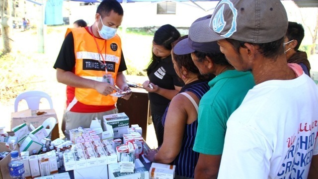 Local medical aid workers in Tacloban were overwhelmed with patients seeking medical attention in the aftermath of Typhoon Haiyan, which struck the central Philippines on 8 November
