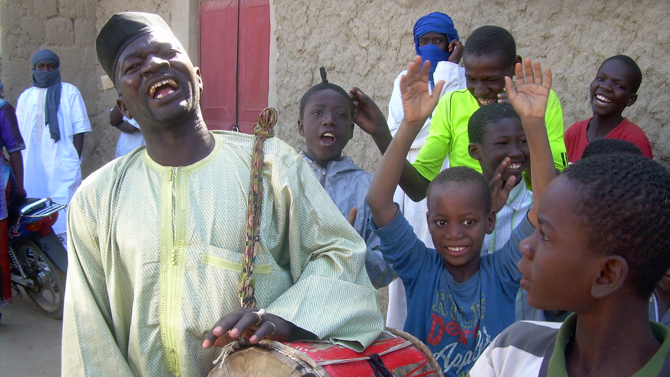 Let the festivities begin - a griot célébrâtes on wedding day