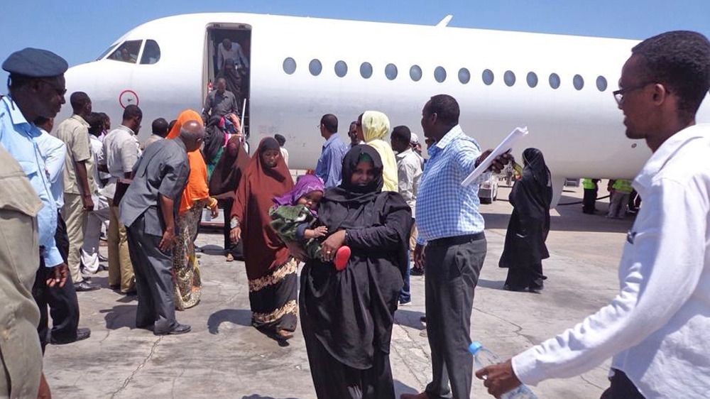 Illegal migrants are deported to Mogadishu from Kenya (April 2014)