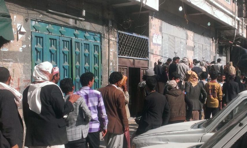 Yemenis queue to buy flour and wheat in Sana'a on April 1, 2015
