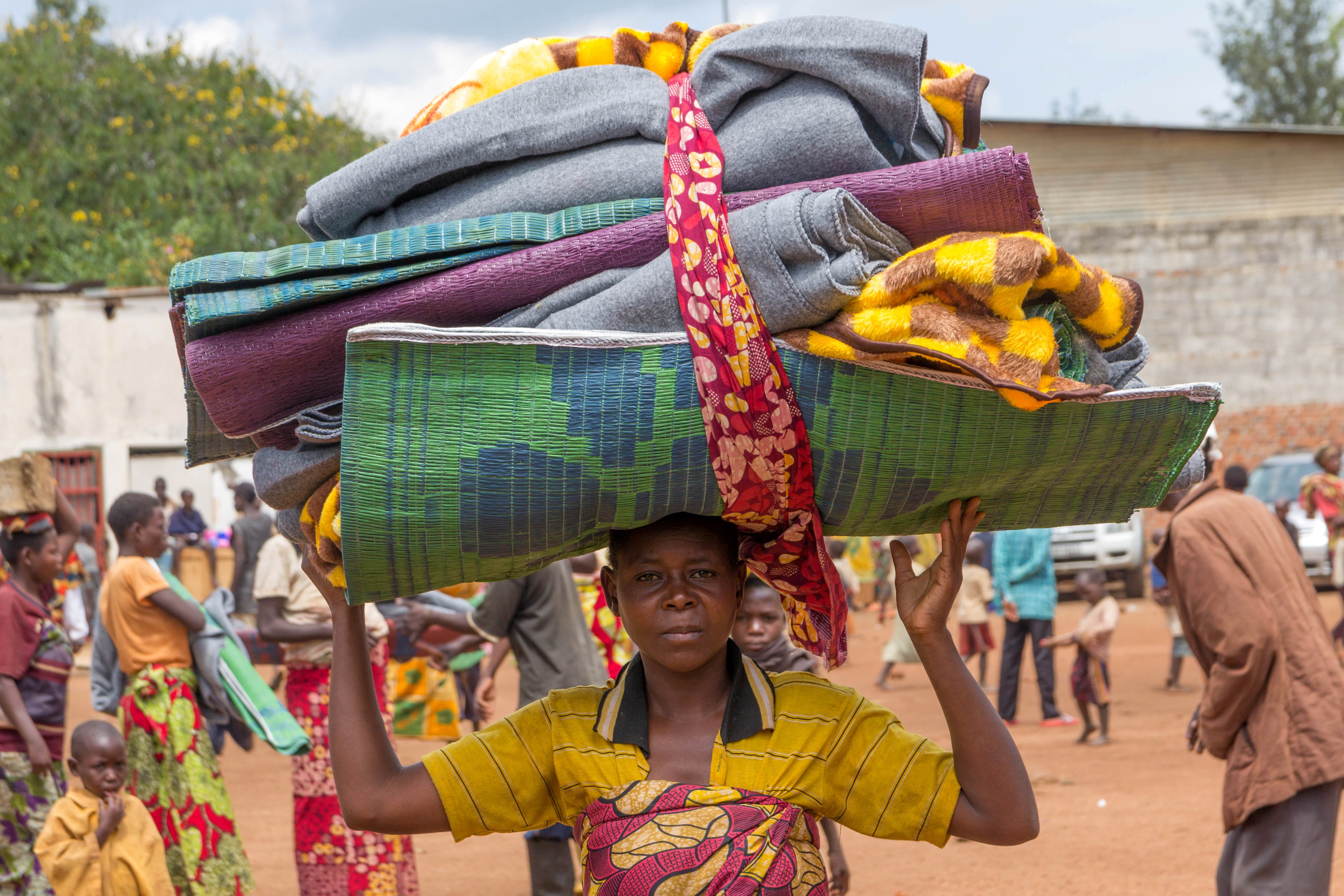 A Burundian mother flees into Rwanda to escape violence back home