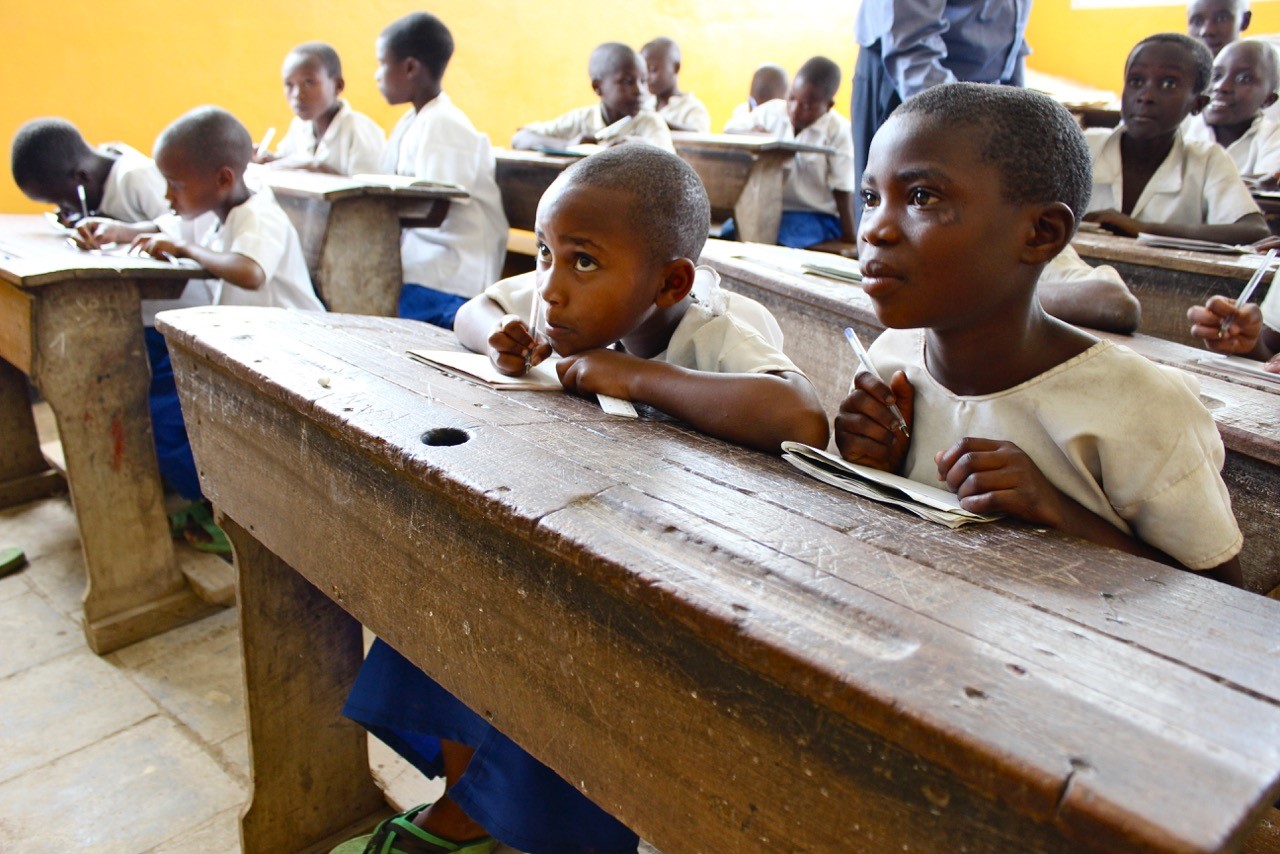 Students learn inside a school built by the local community with support from the IRC’s Tuungane program, with funding from USAID. In the absence of state support, communities in North Kivu and remote areas of eastern Congo are taking it upon themselves