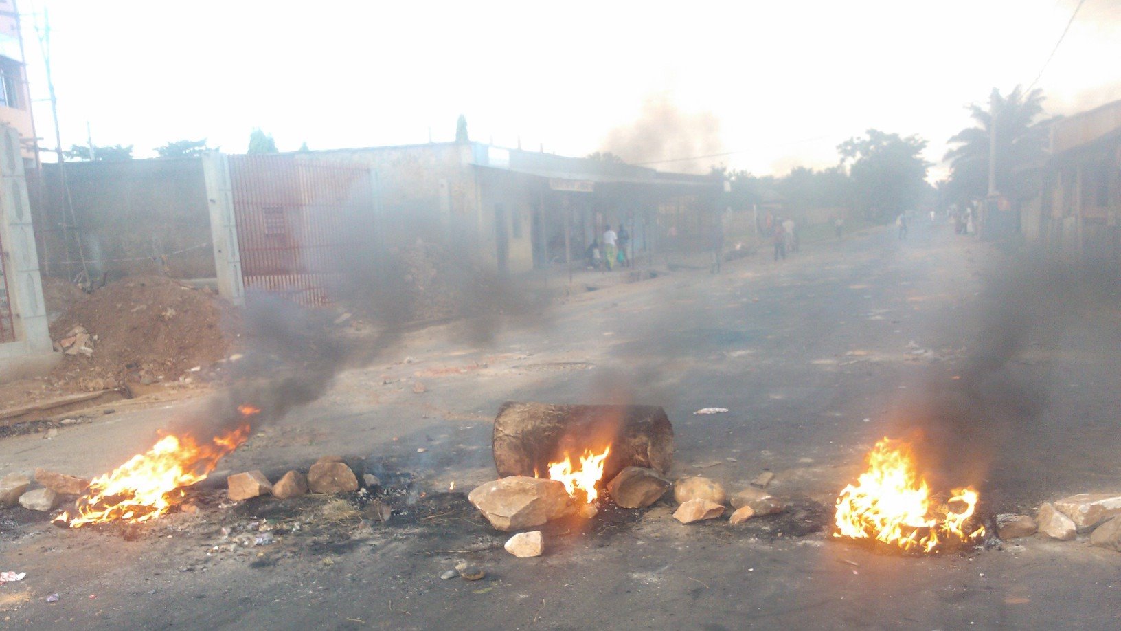 Burning barricades in Bujumbura