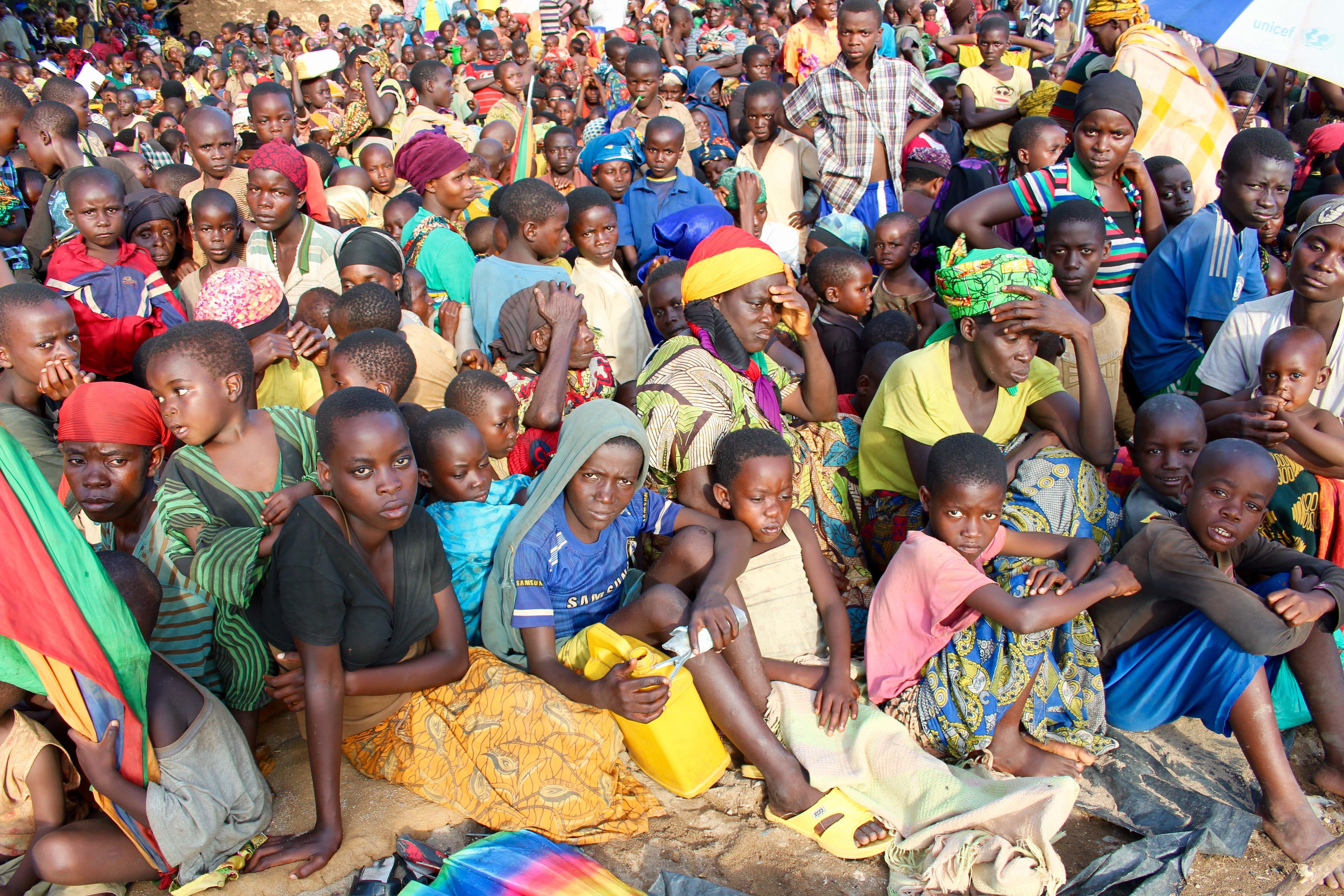 Burundian refugees on Kagunga Beach. 60 percent of registered Burundian refugees are women and children; about 10 percent of children are unaccompanied or separated from their parents.