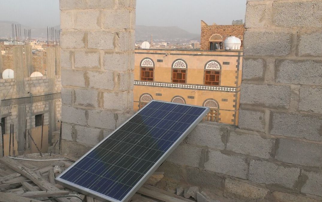 In the Yemeni capital Sana'a, four months into a Saudi-Arabian led bombing campaign, residents are increasingly turning to solar power to power their houses