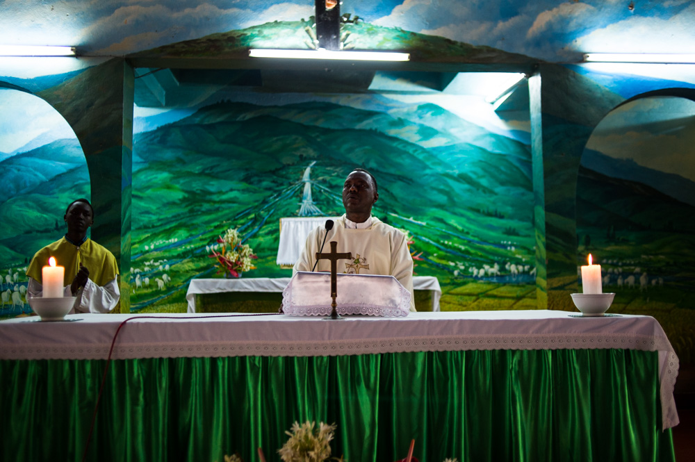 A priest delivers a sermon during a mass to commemorate people killed during protests at a Catholic church in the opposition neighbourhood of Musaga in Bujumbura, Burundi, on June 26, 2015. Over 100 people have been killed since the protests began and the