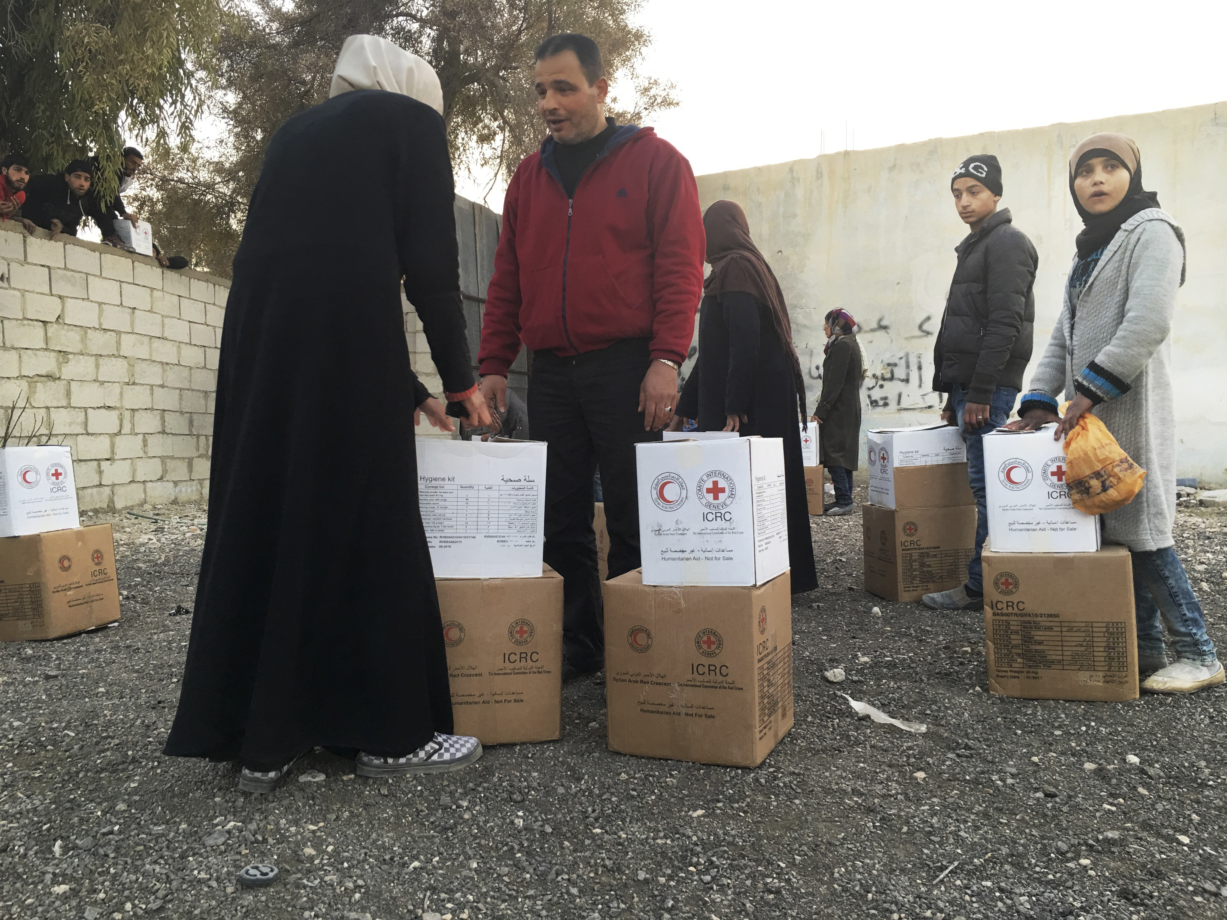 Families receive food and hygiene items during a distribution that takes place in Moademiyeh.