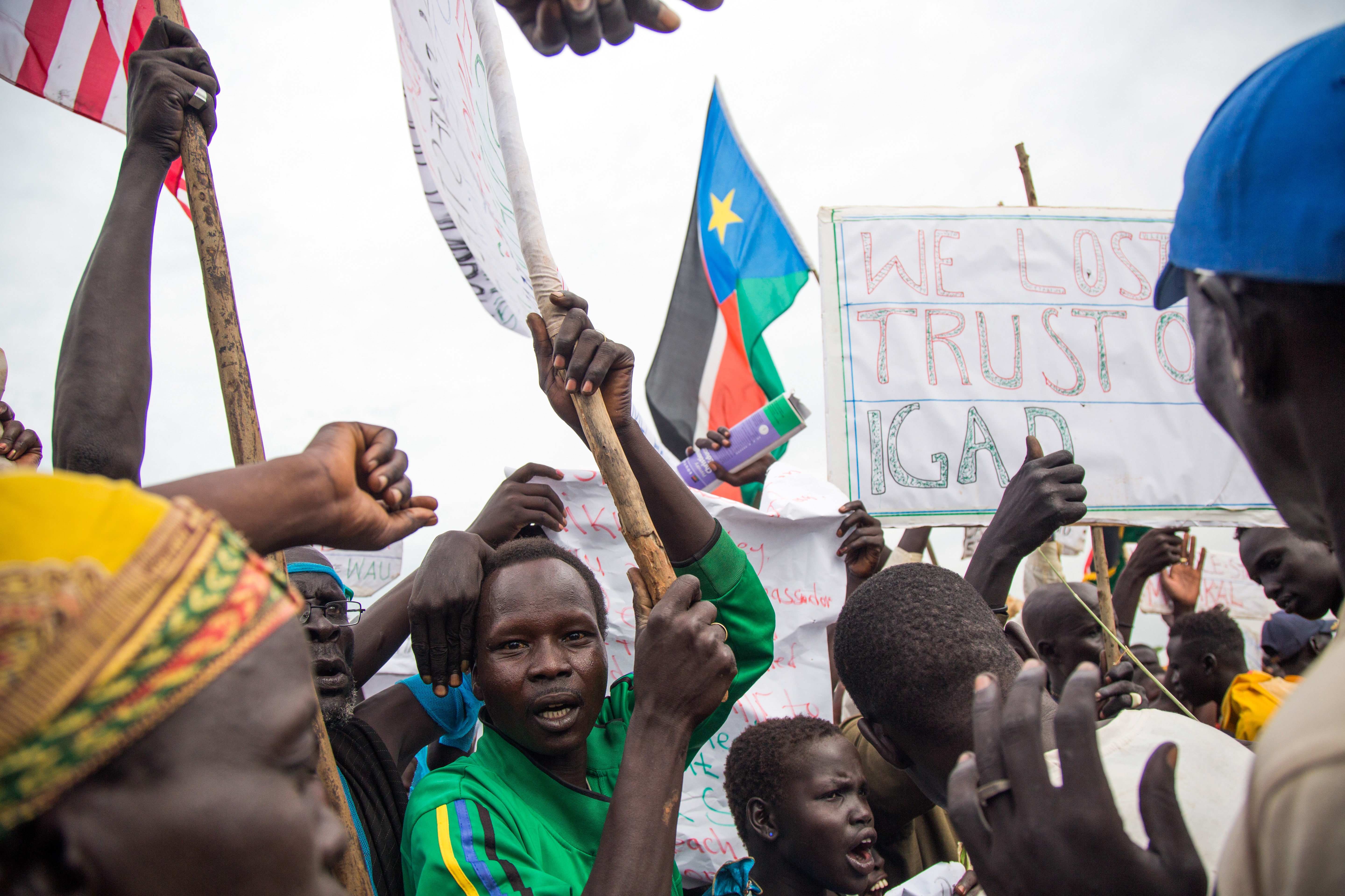 Opposition IDPs demonstrate