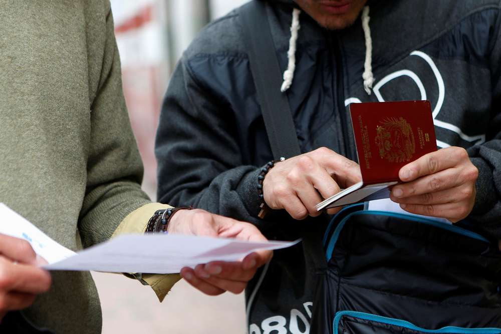 Venezuelans review documents for permission to stay in Colombia