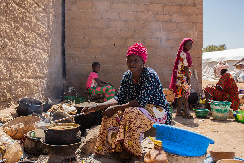 A woman prepares food at a displacement camp in the Bandiagara region. Humanitarian suffering is one of the main reasons that convinced communities to negotiate with jihadists.