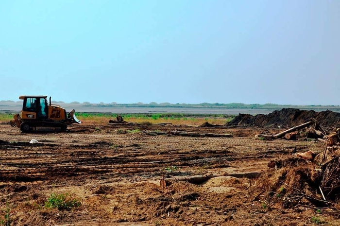 Bulldozer near Hla Poe Kaung village, Myanmar