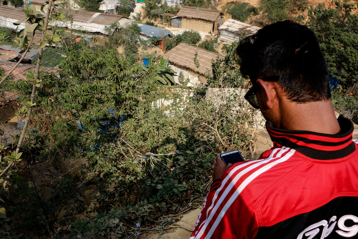 Image of Mohammed Alom attempting to find a signal