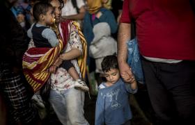 Syrian children cross the Hungarian border