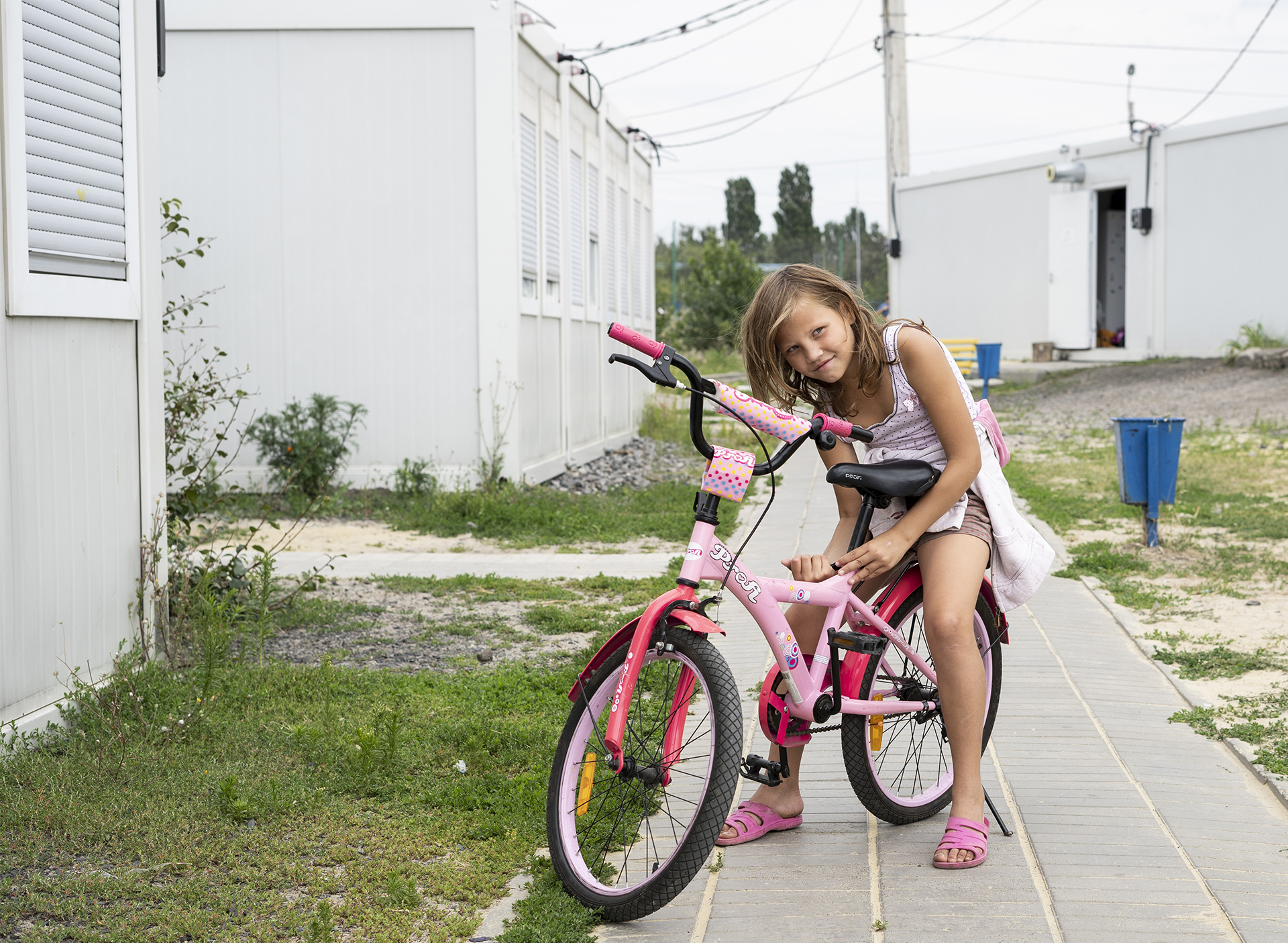 Photo of girl in a displaced persons centre in Kharkiv, Ukraine