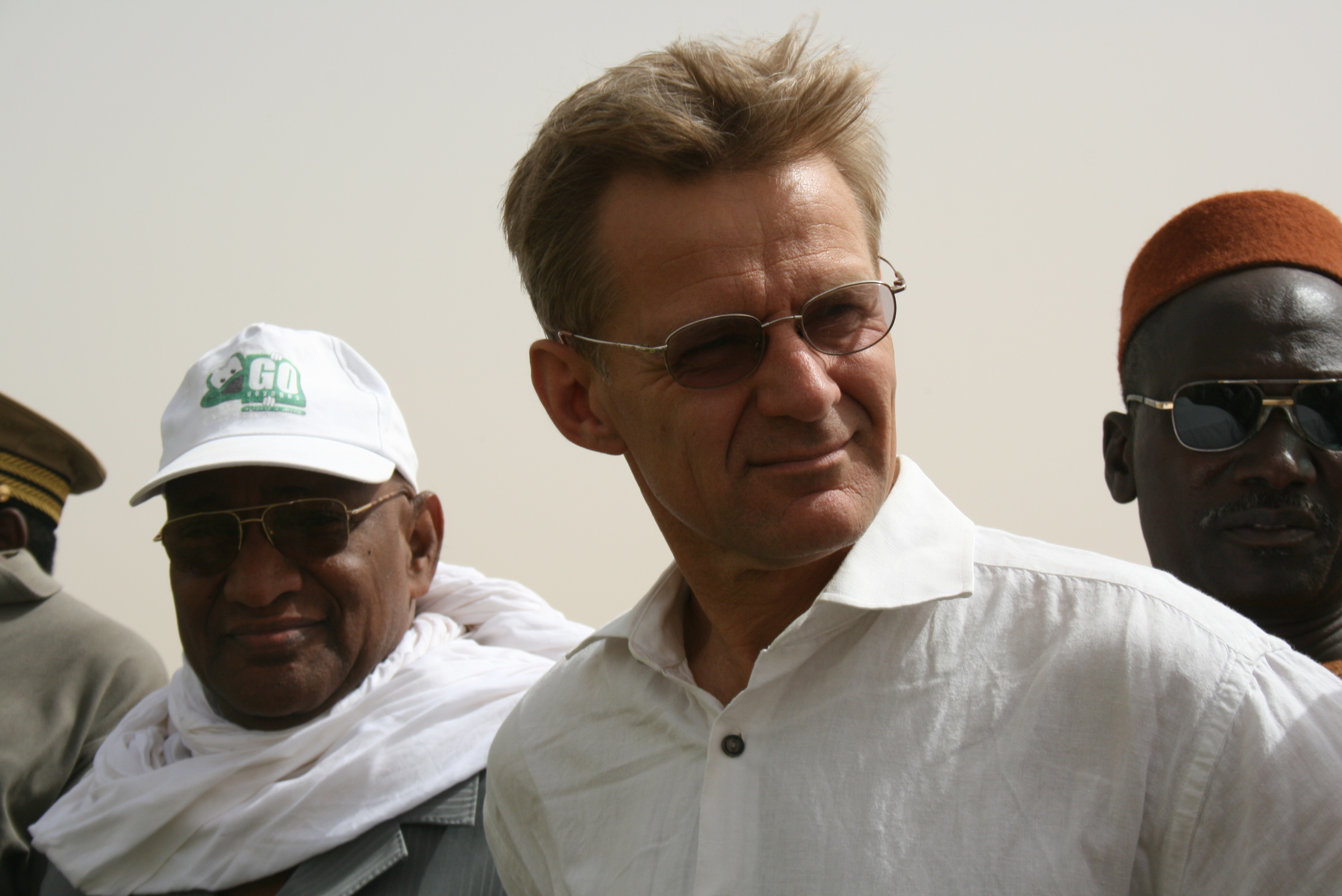 Jan Egeland at the site of Lake Faguibine. | Environment and Disasters ...