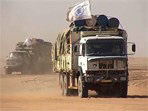 [Chad] Truck in WFP convoy carrying food across the Sahara desert from Libya to refugee camps in eastern Chad in 2004.