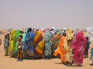 [Chad] UN officials say at least another 100,000 Darfur refugees will likely join the 200,000 already in Chad before the next rainy season begins in May. Most are women and children. Oure Cassoni camp, September 2004.
