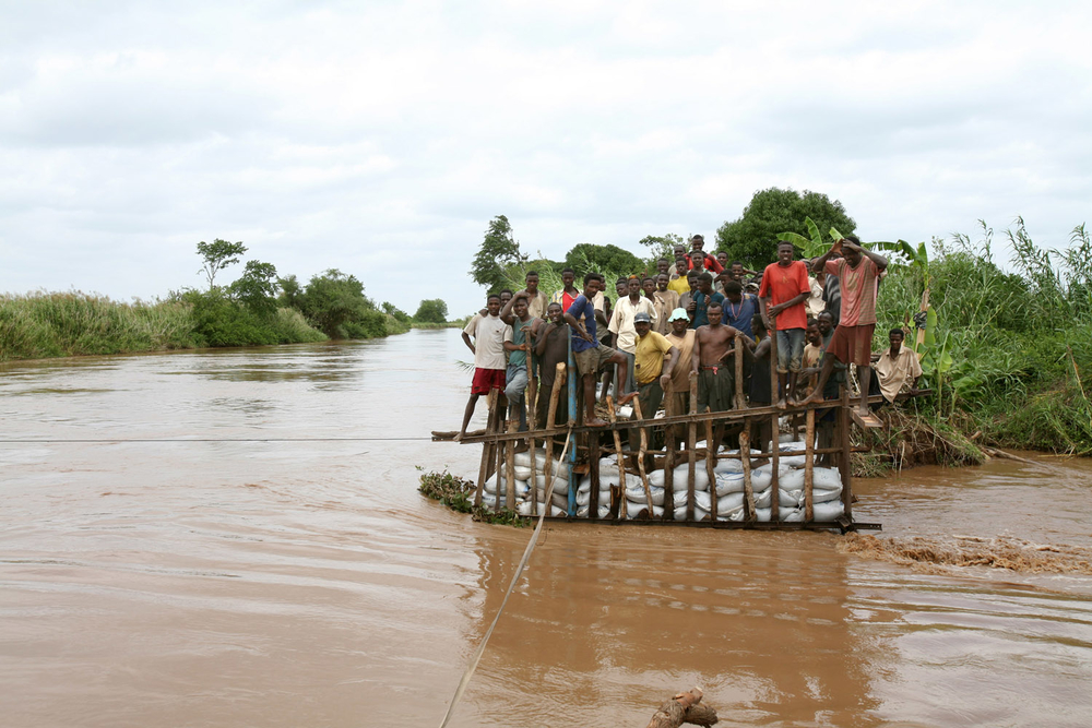 A group of Somali men in Boodle, 20km from Jowhar, Somalia, September 2007. Recurrent flooding has affected water quality and destroyed crops, in turn leading to food price inflation.