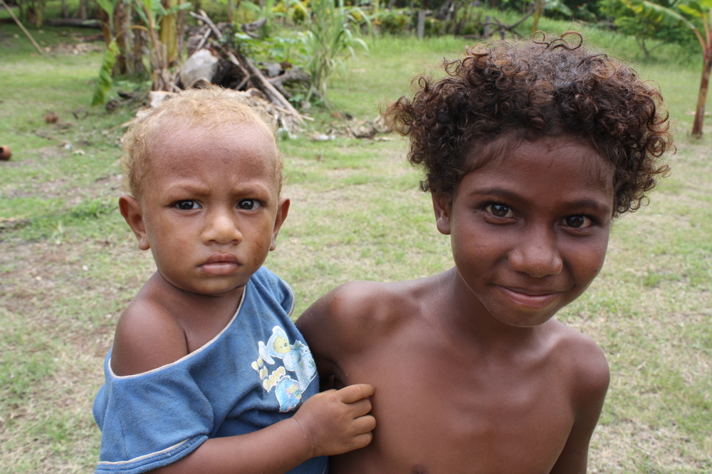 Pourquoi les hommes violent en Asie - Une étude des Nations Unies A young girl at the Mangem IDP centre in northern Papua New Guinea. IDP girls and women state that there are cases of sexual abuse and domestic violence