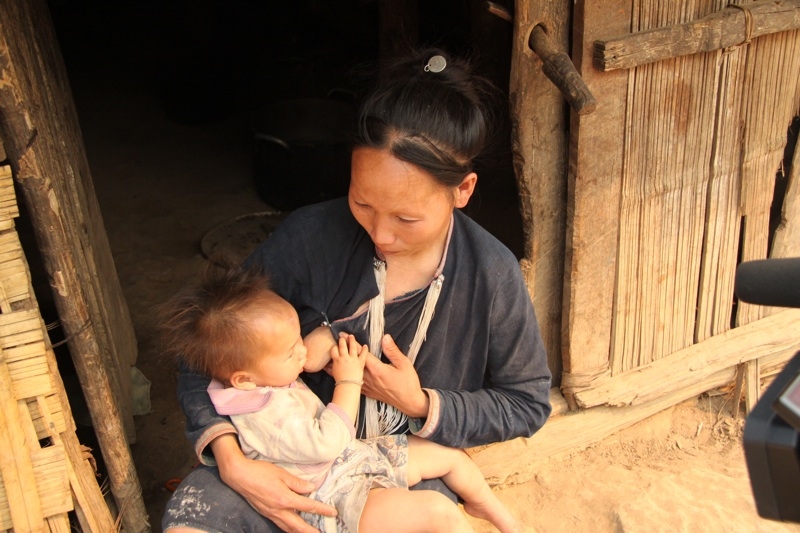 A woman breastfeeding her child in Pongsali Province