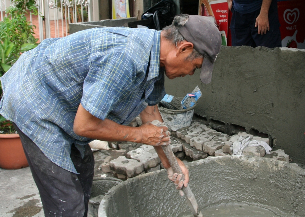 Residents rush to protect their homes ahead of a predicted tidal surge