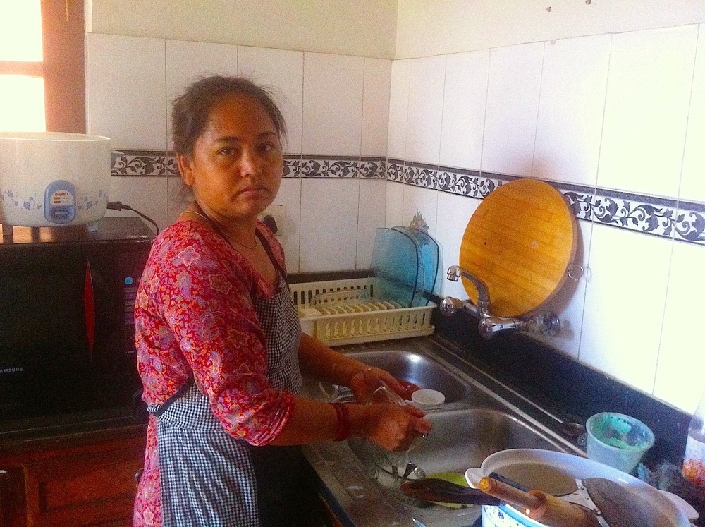 Kumari Magar – Domestique au Népal Kumari Magar migrated to Katmandu where she cleans houses for US$50 per month. Struggling to get by, the 30-year-old single woman now regrets her decision