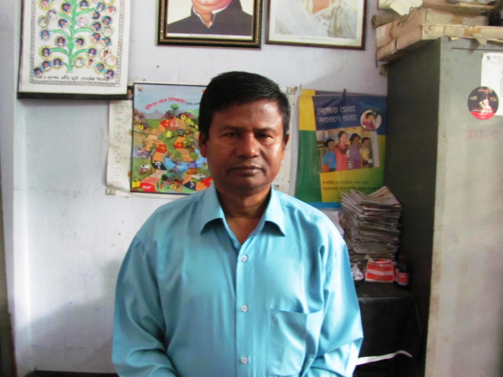 Wliar Rahman – Maître d’école au Bangladesh Wliar Rahman, a 47 year-old primary school teacher, now borrows money to pay rising food bills. Feeding his family of four in Mirpur Sub-district in Dhaka is fast becoming impossible